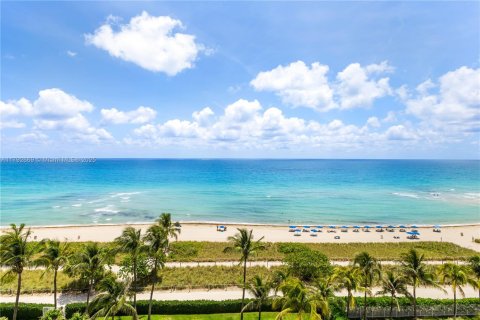 Copropriété à vendre à Surfside, Floride: 3 chambres, 209.96 m2 № 1695910 - photo 7