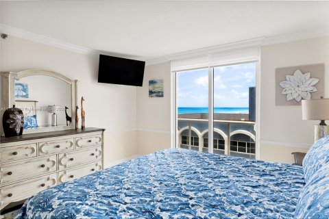 Copropriété à vendre à Surfside, Floride: 3 chambres, 209.96 m2 № 1695910 - photo 27