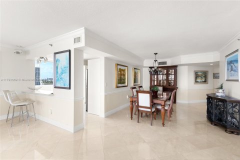 Copropriété à vendre à Surfside, Floride: 3 chambres, 209.96 m2 № 1695910 - photo 11