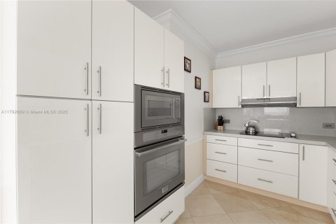 Copropriété à vendre à Surfside, Floride: 3 chambres, 209.96 m2 № 1695910 - photo 15