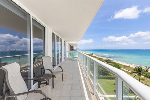 Copropriété à vendre à Surfside, Floride: 3 chambres, 209.96 m2 № 1695910 - photo 16
