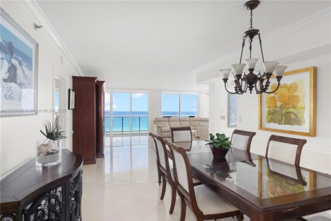 Copropriété à vendre à Surfside, Floride: 3 chambres, 209.96 m2 № 1695910 - photo 9