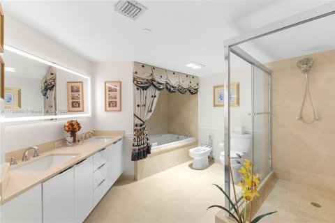 Copropriété à vendre à Surfside, Floride: 3 chambres, 209.96 m2 № 1695910 - photo 21