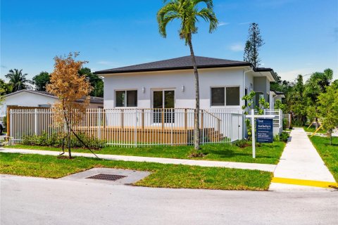 Villa ou maison à louer à Fort Lauderdale, Floride: 3 chambres № 1930217 - photo 8