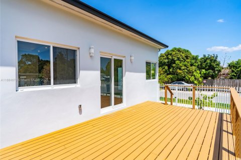 Villa ou maison à louer à Fort Lauderdale, Floride: 3 chambres № 1930217 - photo 18