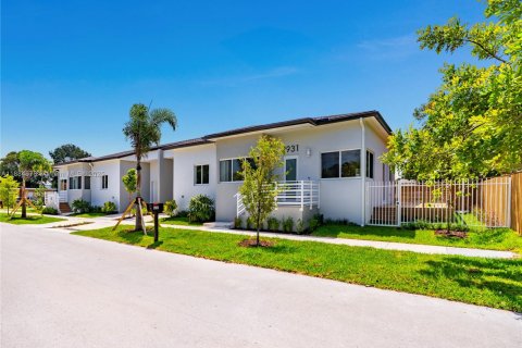 Villa ou maison à louer à Fort Lauderdale, Floride: 3 chambres № 1930217 - photo 3