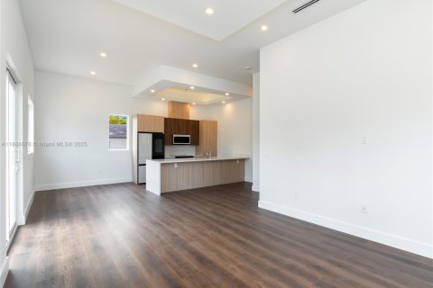 Villa ou maison à louer à Fort Lauderdale, Floride: 3 chambres № 1930217 - photo 12