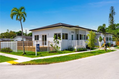 Villa ou maison à louer à Fort Lauderdale, Floride: 3 chambres № 1930217 - photo 2
