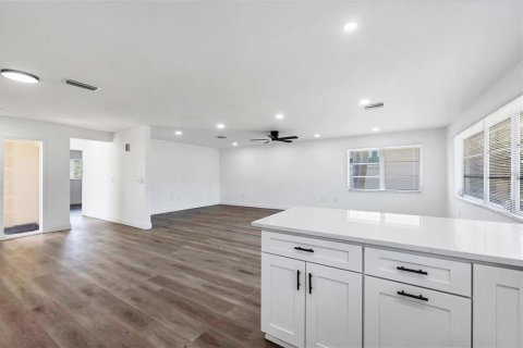 Villa ou maison à vendre à Nokomis, Floride: 2 chambres, 129.04 m2 № 2408147 - photo 4