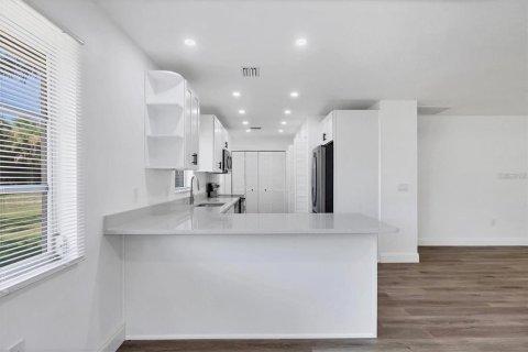 Villa ou maison à vendre à Nokomis, Floride: 2 chambres, 129.04 m2 № 2408147 - photo 5