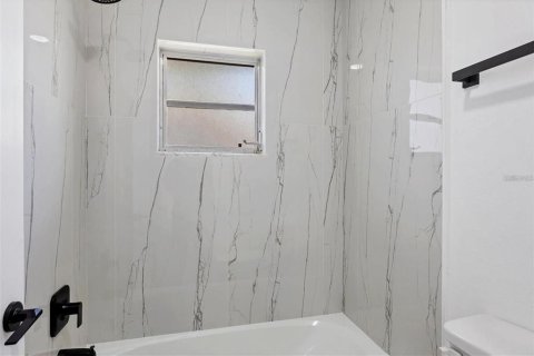 Villa ou maison à vendre à Nokomis, Floride: 2 chambres, 129.04 m2 № 2408147 - photo 11