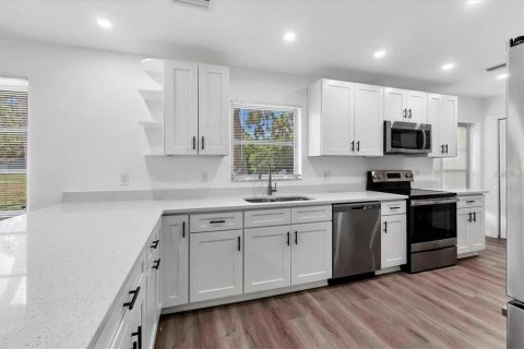 Villa ou maison à vendre à Nokomis, Floride: 2 chambres, 129.04 m2 № 2408147 - photo 2