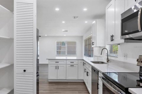 Villa ou maison à vendre à Nokomis, Floride: 2 chambres, 129.04 m2 № 2408147 - photo 3