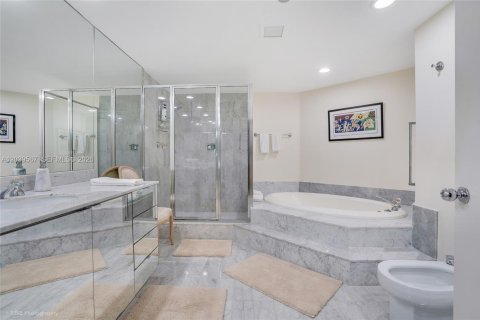 Condo in Palm Beach, Florida, 2 bedrooms № 2145801 - photo 5
