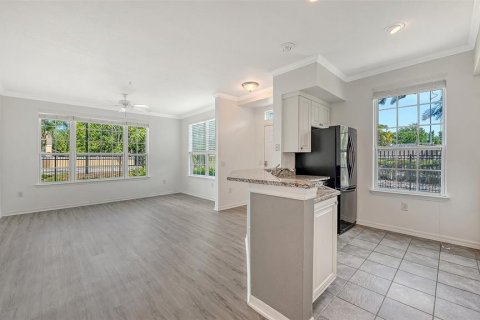 Condo in Sarasota, Florida, 2 bedrooms  № 2233610 - photo 14