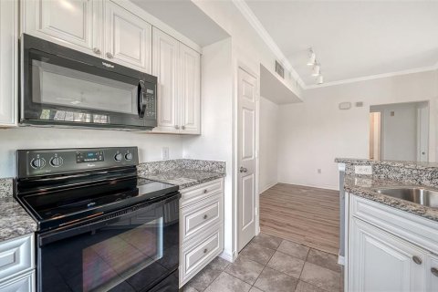 Condo in Sarasota, Florida, 2 bedrooms  № 2233610 - photo 17