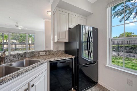 Condo in Sarasota, Florida, 2 bedrooms  № 2233610 - photo 18