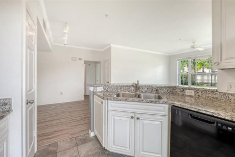 Condo in Sarasota, Florida, 2 bedrooms  № 2233610 - photo 16
