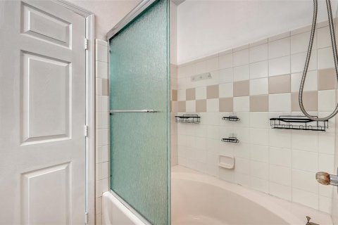 Condo in Sarasota, Florida, 2 bedrooms  № 2233610 - photo 24