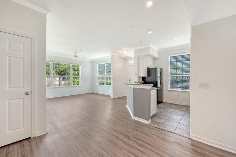 Condo in Sarasota, Florida, 2 bedrooms  № 2233610 - photo 10