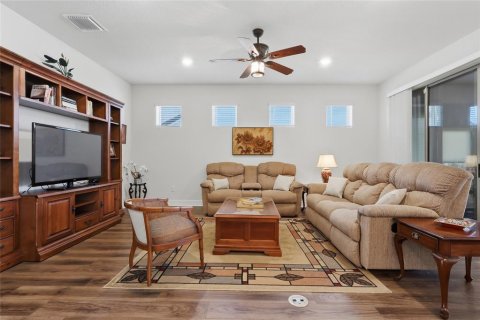 Villa ou maison à vendre à Land O' Lakes, Floride: 2 chambres, 177.35 m2 № 2420543 - photo 11