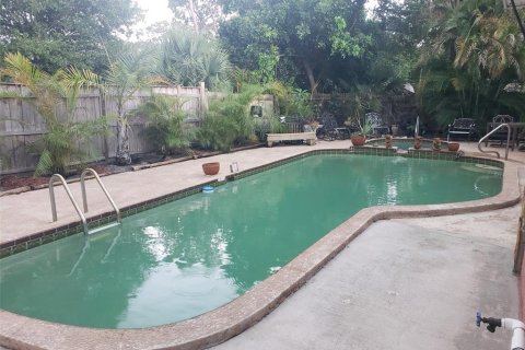 House in Seminole, Florida 3 bedrooms, 183.02 sq.m. № 1736649 - photo 21