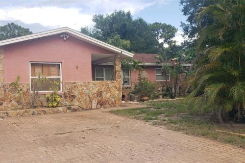 House in Seminole, Florida 3 bedrooms, 183.02 sq.m. № 1736649 - photo 1