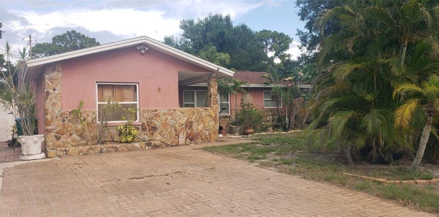 House in Seminole, Florida 3 bedrooms, 183.02 sq.m. № 1736649