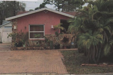 House in Seminole, Florida 3 bedrooms, 183.02 sq.m. № 1736649 - photo 17