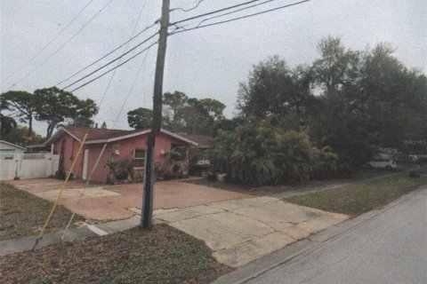 House in Seminole, Florida 3 bedrooms, 183.02 sq.m. № 1736649 - photo 8