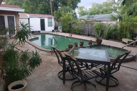 House in Seminole, Florida 3 bedrooms, 183.02 sq.m. № 1736649 - photo 2