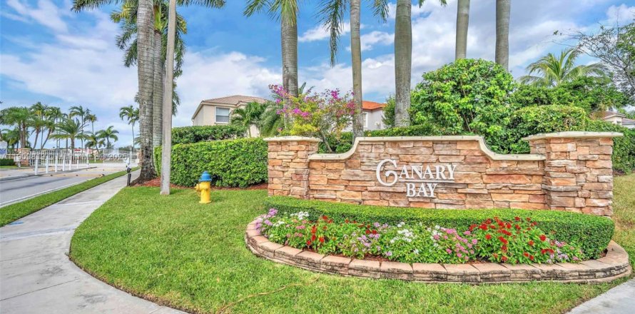 Villa ou maison à Pembroke Pines, Floride 5 chambres, 278.52 m2 № 1965464