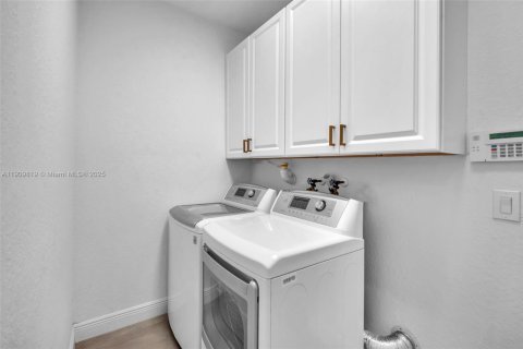 Villa ou maison à louer à Pembroke Pines, Floride: 5 chambres, 278.52 m2 № 1965464 - photo 26