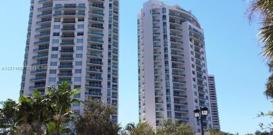 Condo à Aventura, Floride, 2 chambres  № 2317152