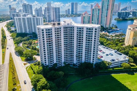 Copropriété à louer à Aventura, Floride: 2 chambres, 105.35 m2 № 2317152 - photo 2