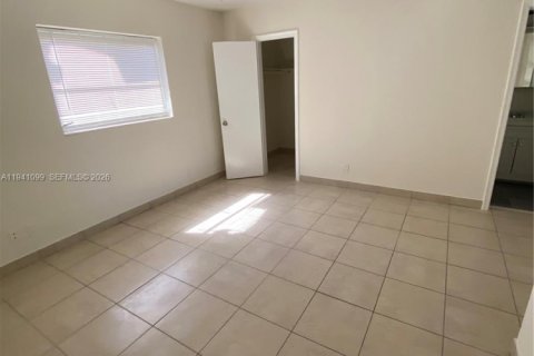 Casa en alquiler en North Lauderdale, Florida, 3 dormitorios, 121.05 m2 № 2017694 - foto 8