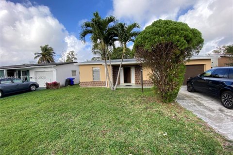 Casa en alquiler en North Lauderdale, Florida, 3 dormitorios, 121.05 m2 № 2017694 - foto 3