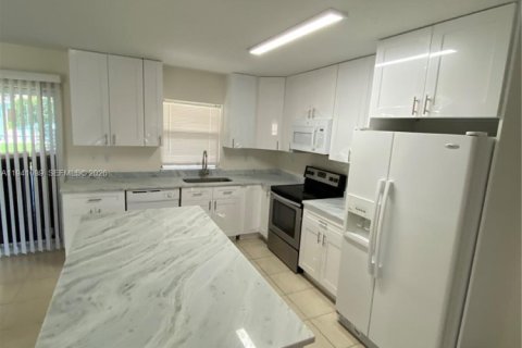 Casa en alquiler en North Lauderdale, Florida, 3 dormitorios, 121.05 m2 № 2017694 - foto 6