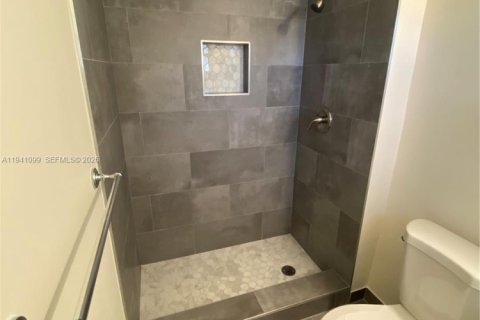 Casa en alquiler en North Lauderdale, Florida, 3 dormitorios, 121.05 m2 № 2017694 - foto 10