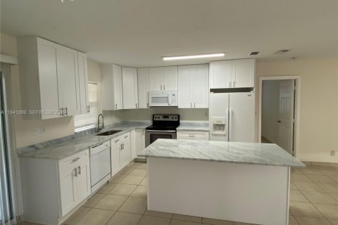 Casa en North Lauderdale, Florida 3 dormitorios, 121.05 m2 № 2017694