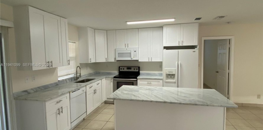 Casa en North Lauderdale, Florida 3 dormitorios, 121.05 m2 № 2017694