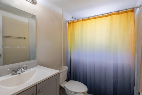 Condo in Miami, Florida, 2 bedrooms  № 1893539 - photo 15