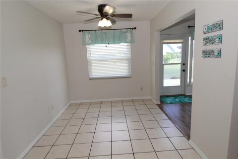 House in Sun City Center, Florida 2 bedrooms, 169.45 sq.m. № 2220871 - photo 17
