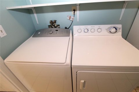 House in Sun City Center, Florida 2 bedrooms, 169.45 sq.m. № 2220871 - photo 25