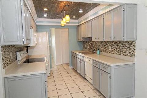 House in Sun City Center, Florida 2 bedrooms, 169.45 sq.m. № 2220871 - photo 15