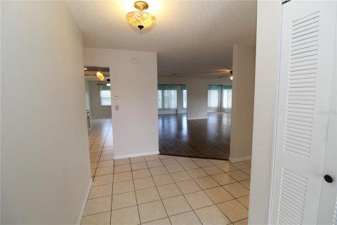 House in Sun City Center, Florida 2 bedrooms, 169.45 sq.m. № 2220871 - photo 6