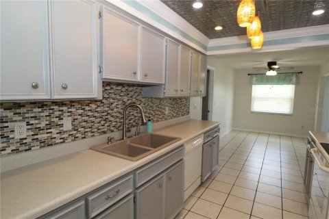 House in Sun City Center, Florida 2 bedrooms, 169.45 sq.m. № 2220871 - photo 14
