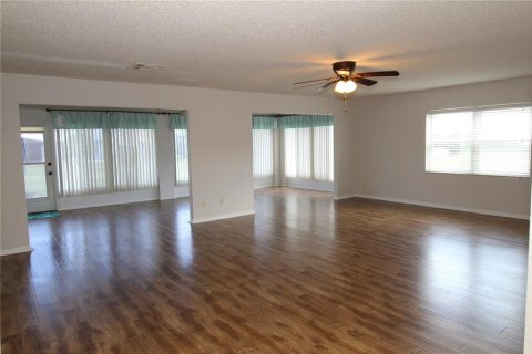 House in Sun City Center, Florida 2 bedrooms, 169.45 sq.m. № 2220871 - photo 7