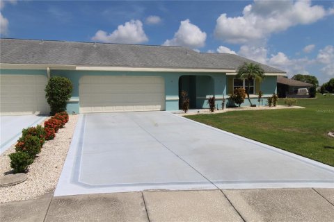 House in Sun City Center, Florida 2 bedrooms, 169.45 sq.m. № 2220871 - photo 2