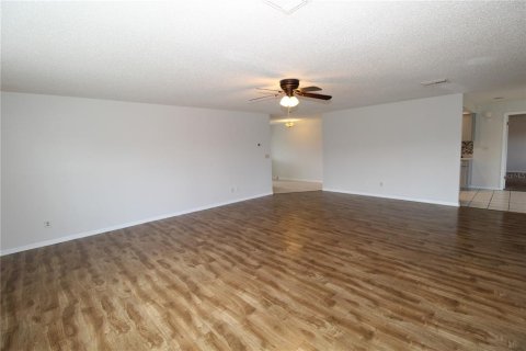 House in Sun City Center, Florida 2 bedrooms, 169.45 sq.m. № 2220871 - photo 8